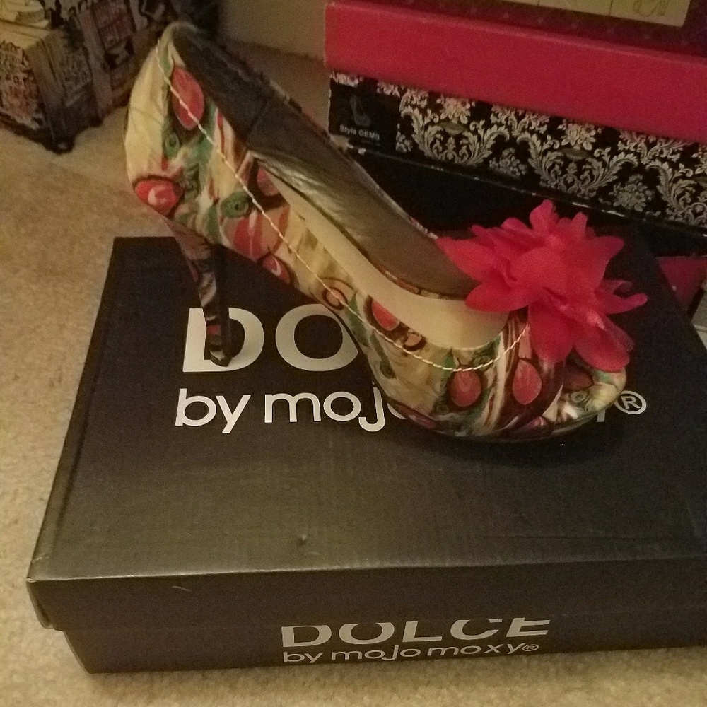 Shoes - Picture 3 of 8